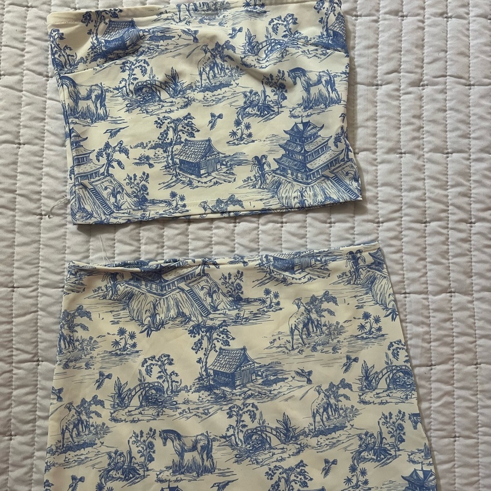 Chic Blue and Cream Toile Print Set